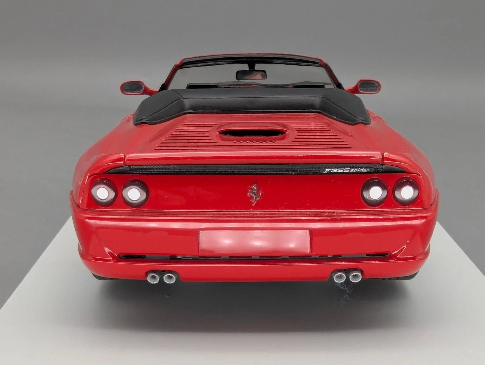 Modellautos 1:18 UT Models Ferrari F355 Spider 1994 Rot mit OVP