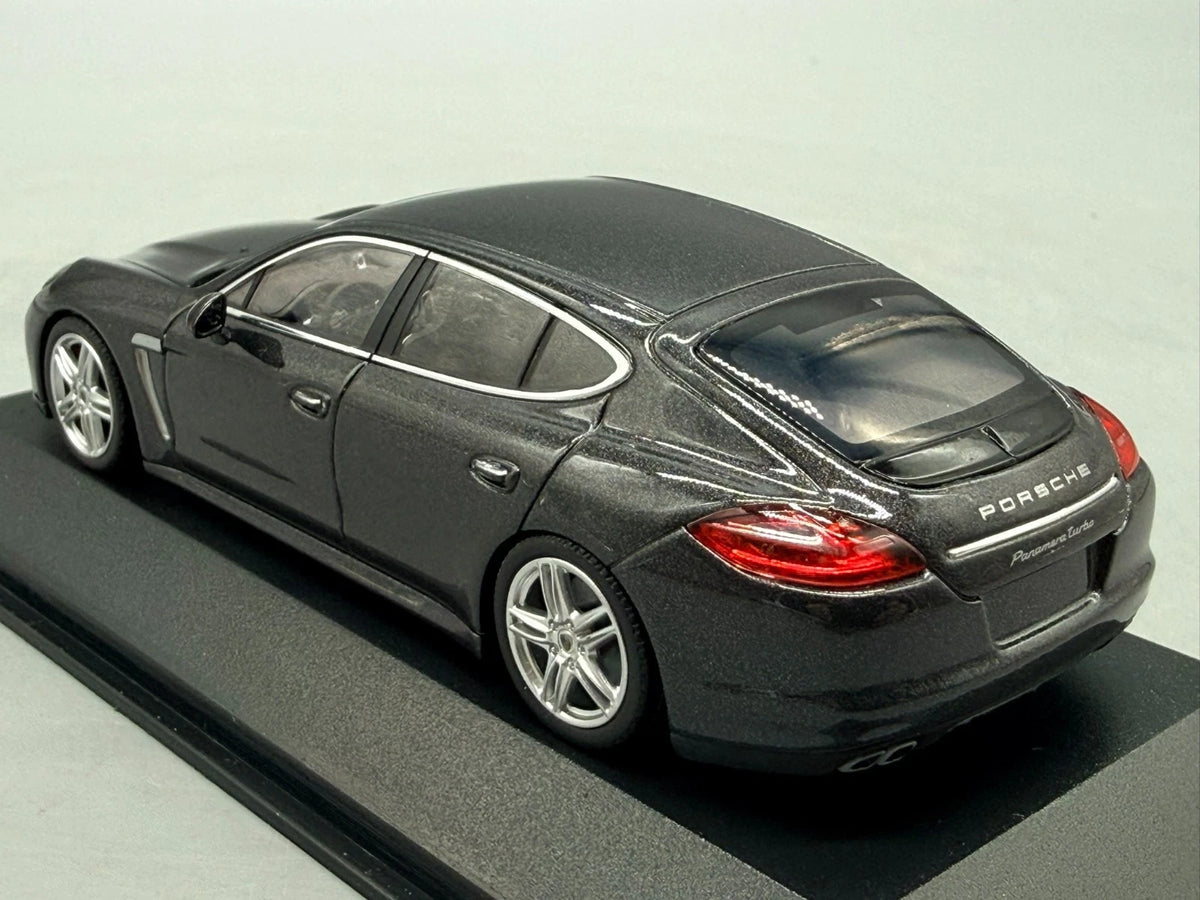 Modellautos 1:43 Minichamps Porsche Panamera mit OVP