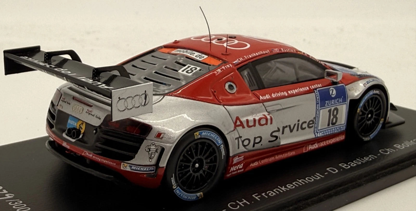 Modellautos 1:43 Spark Audi R8 LMS ultra 24h Nürburgring 2014 #18 in Vitrine