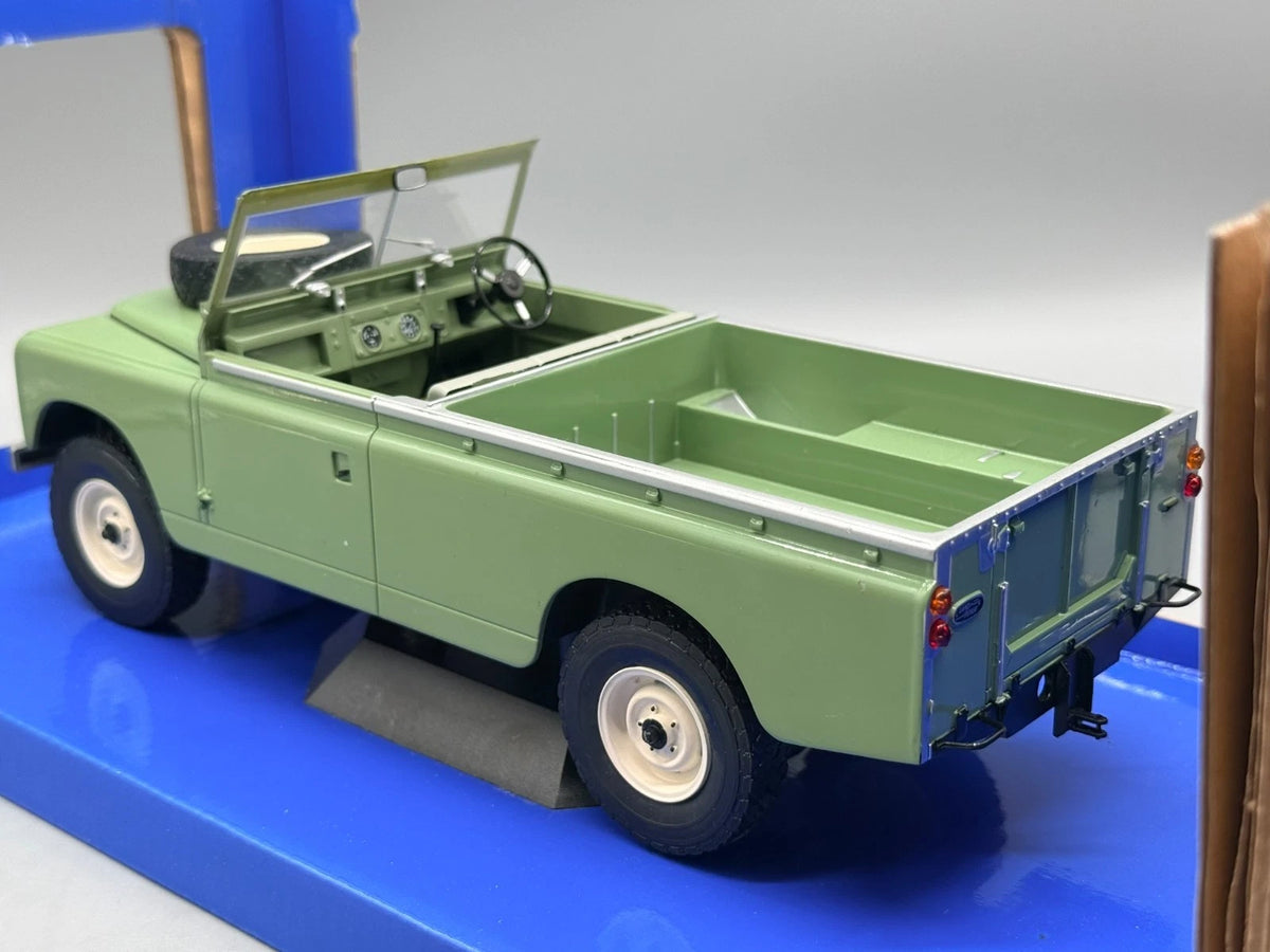 Modellautos 1:18 MCG Modelcar Group 18093 Land Rover 109 Pick up Series II OVP