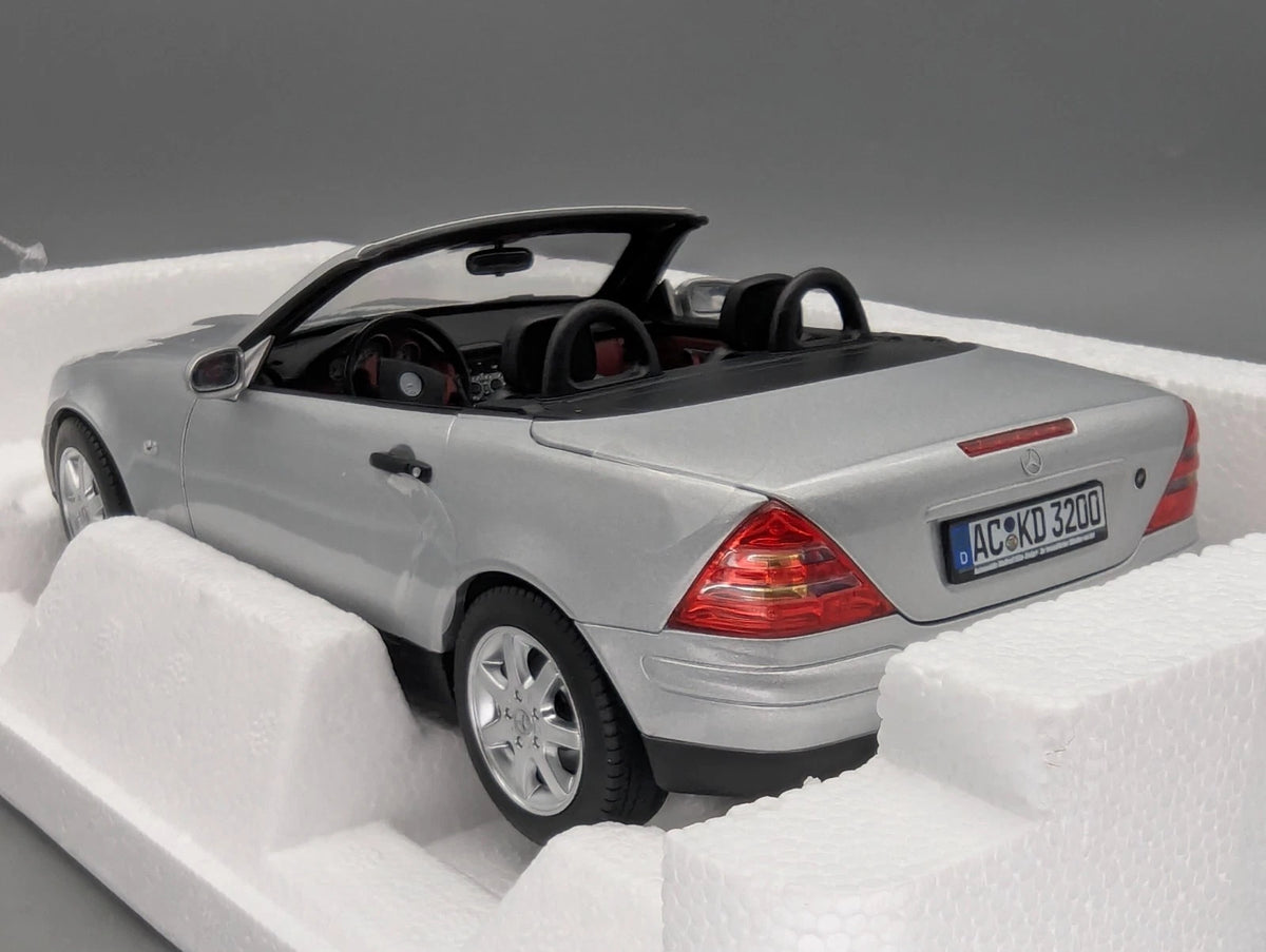 Modellautos 1:18 Norev Mercedes-Benz SLK 1996 Brillant Silver mit OVP