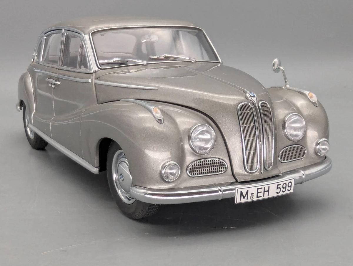 Modellautos 1:18 AUTOart Millenium 70591 BMW 502 2.6 Luxus Silver Beige mit OVP