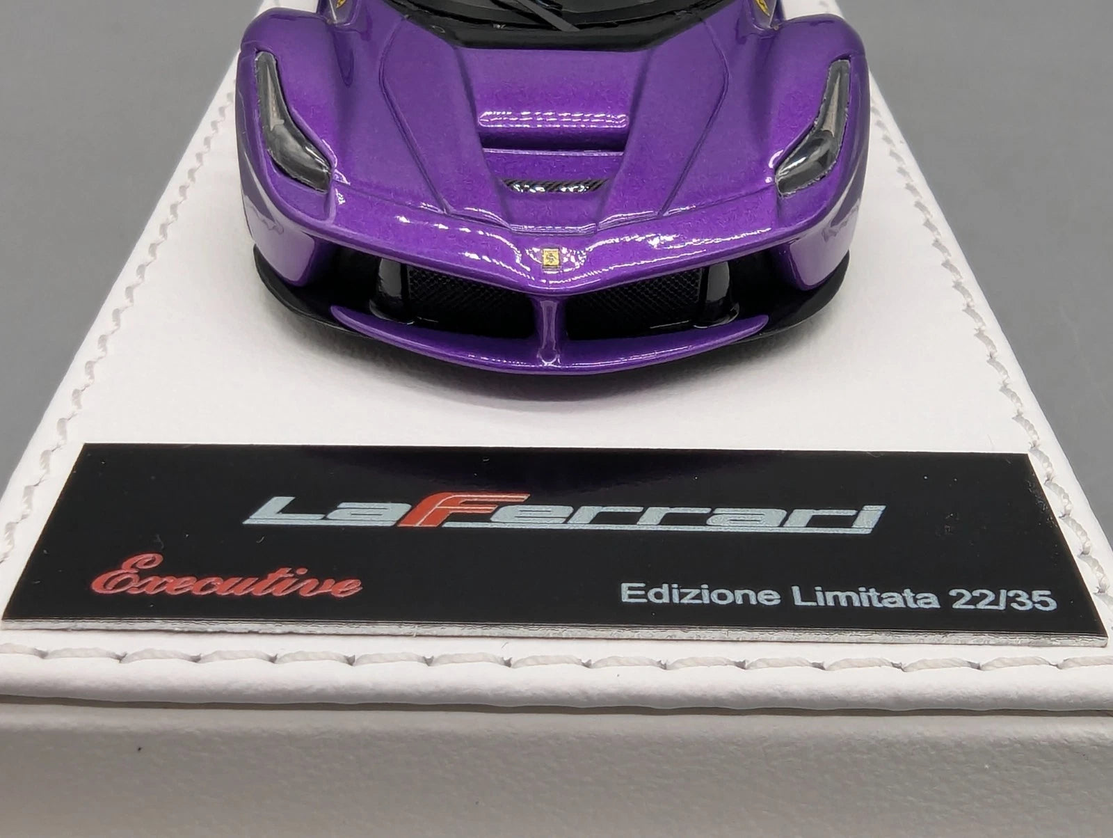 Modellautos 1:43 BBR Executive Ferrari LaFerrari Gloss Mica Violet 22/35 OVP