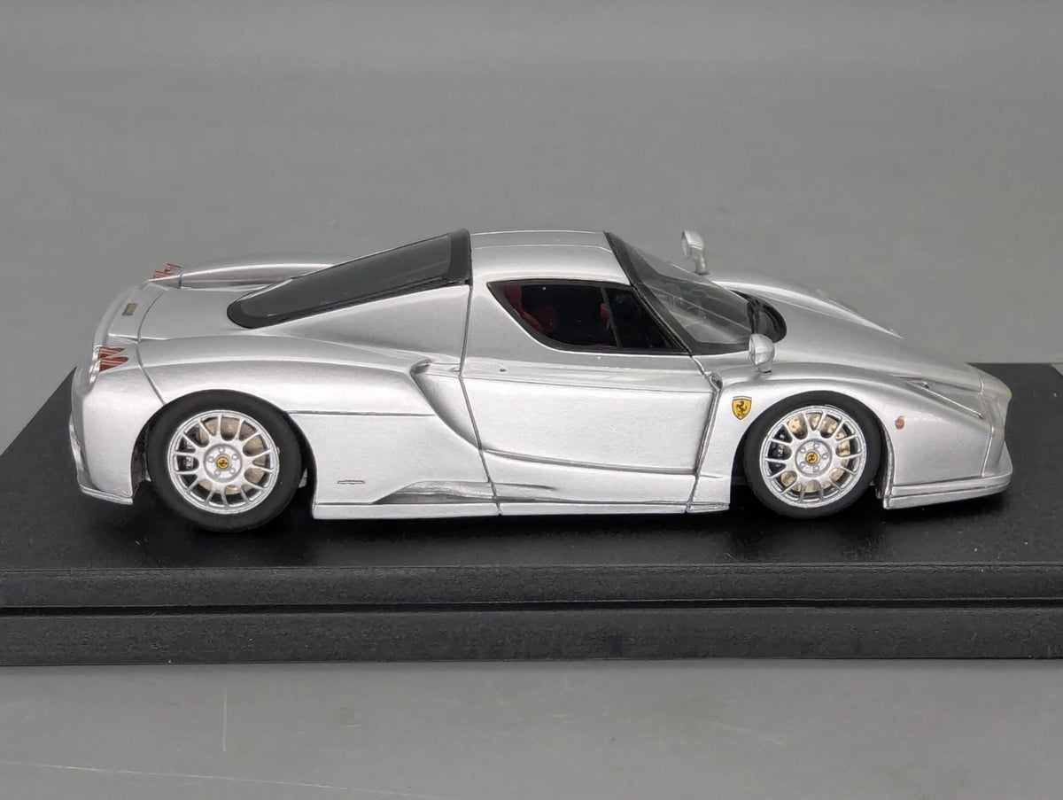 Modellautos 1:43 BBR Ferrari Enzo 2002 mit Vitrine und OVP