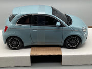 Modellautos 1:24 Bburago Fiat 500e blau 2023 mit OVP