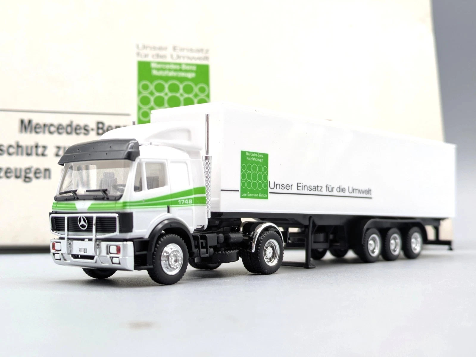 Lkw Modell 1:87 Herpa Mercedes-Benz Low Emission Vehicle Werbemodell mit OVP