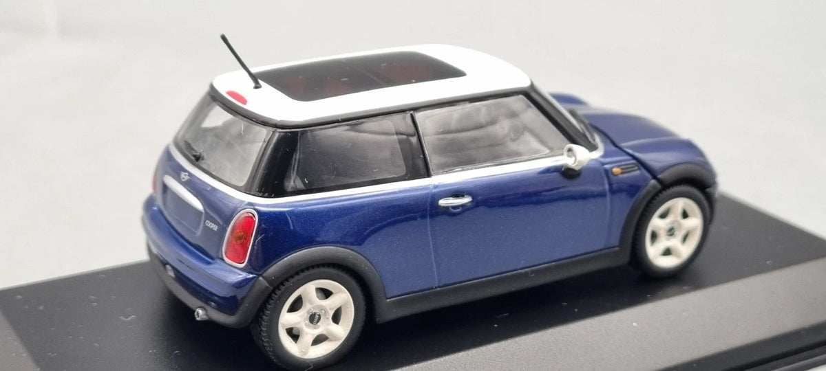Modellautos 1:43 Minichamps Mini Cooper Indi Blue Ltd 1/2304 Vitrine