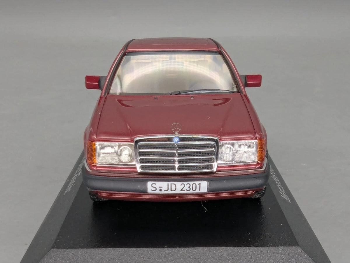 Modellautos 1:43 Minichamps Mercedes Benz 300 CE Coupe Almandin-Rot Dealer OVP
