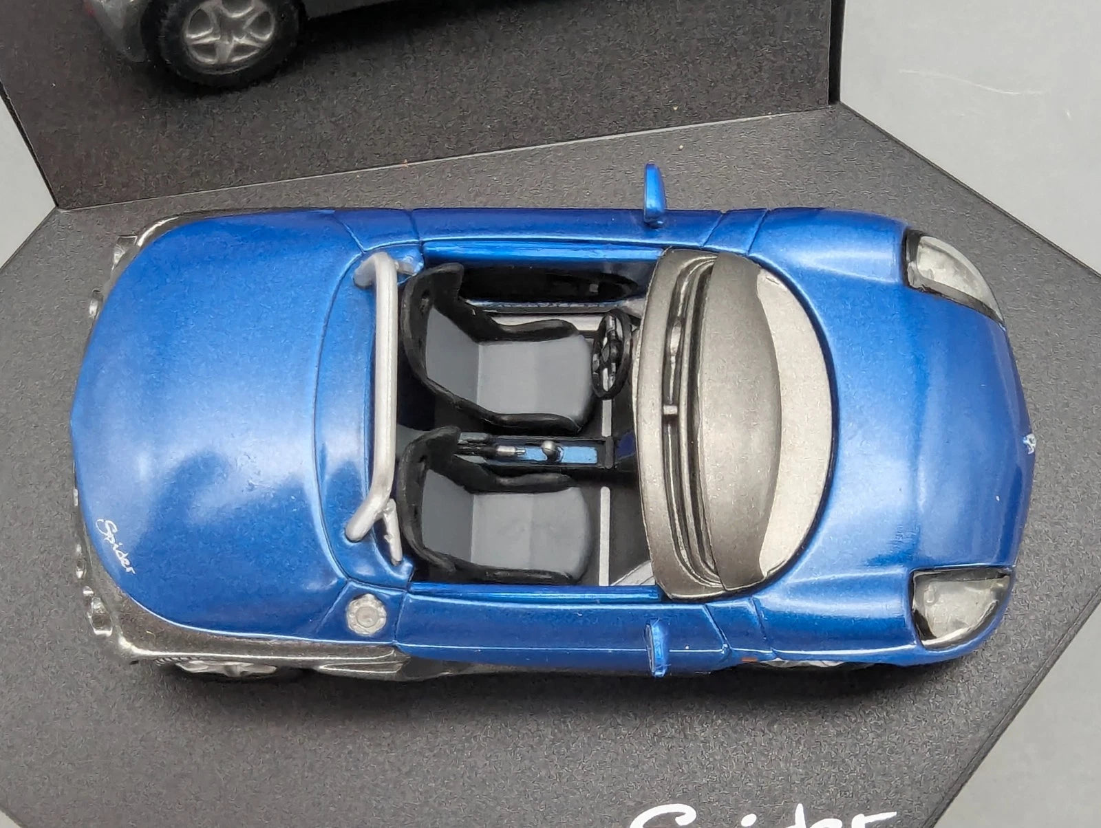 Modellautos 1:43 Vitesse Renault Sport Spider Blau mit Vitrine