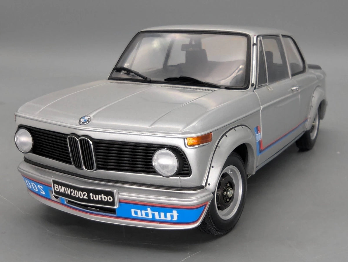 Modellautos 1:18 Kyosho BMW 2002 Turbo Silber mit OVP