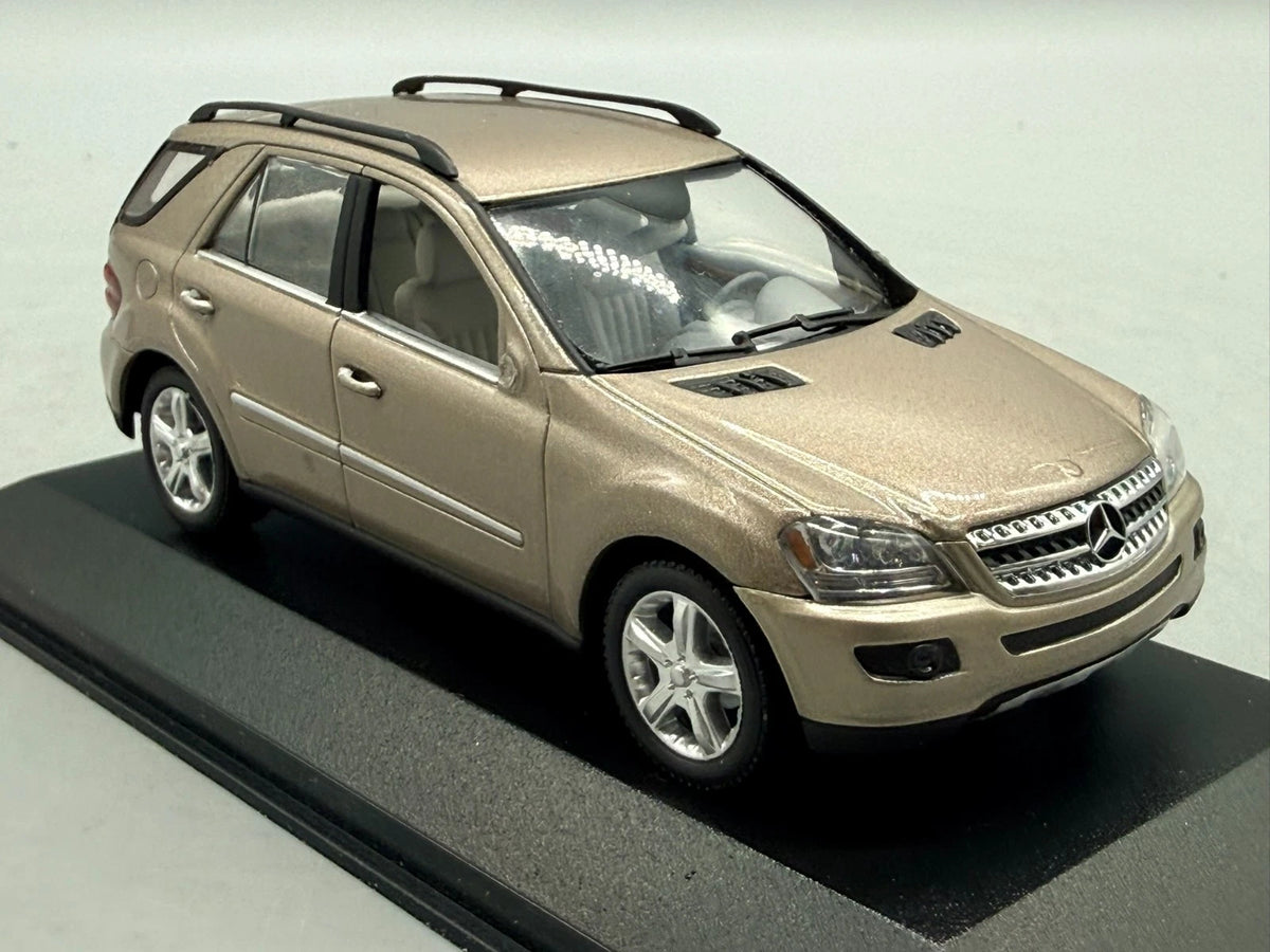 Modellautos 1:43 Minichamps  Mercedes-Benz M-Klasse mit OVP