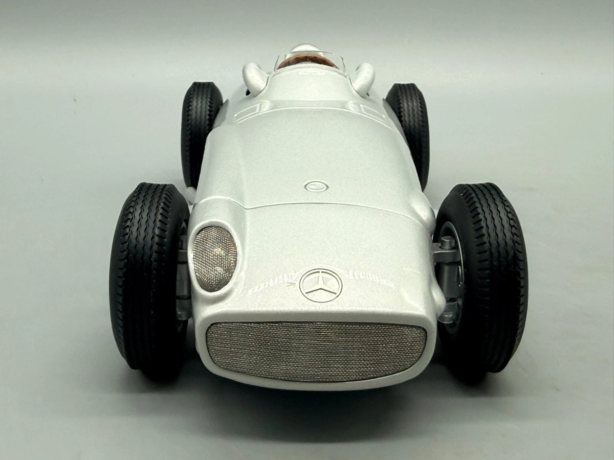 Modellautos 1:18 Werk83 Mercedes-Benz W196 Formula 1 1955 Silber mit OVP