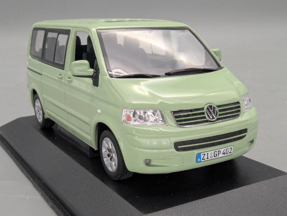 Modellautos 1:43 Minichamps Volkswagen VW T5 Multivan 2003 Lintgrün OVP