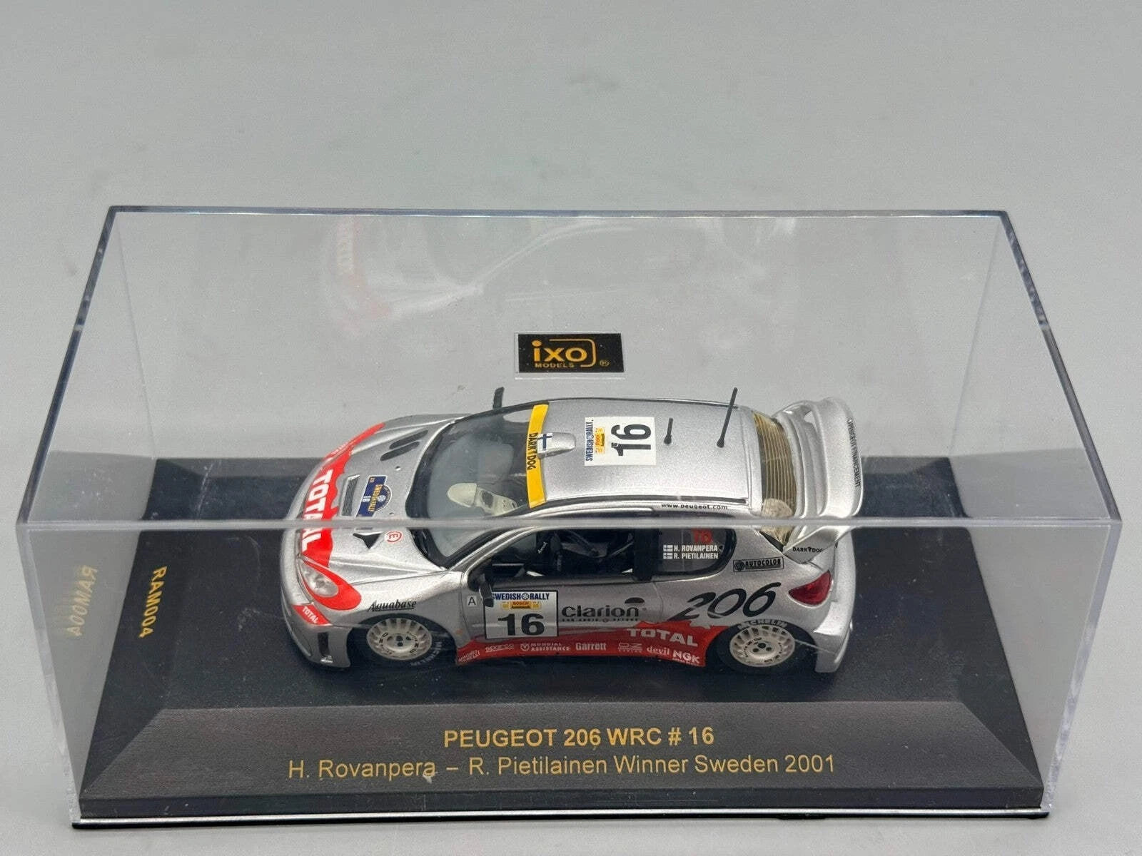 Modellautos 1:43 Ixo Peugeot 206 WRC Winner Catalunya 2001 #16 mit OVP