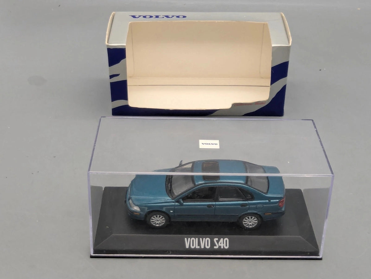 Modellautos 1:43 Minichamps Volvo S40 Lagunengrün mit Dealer OVP