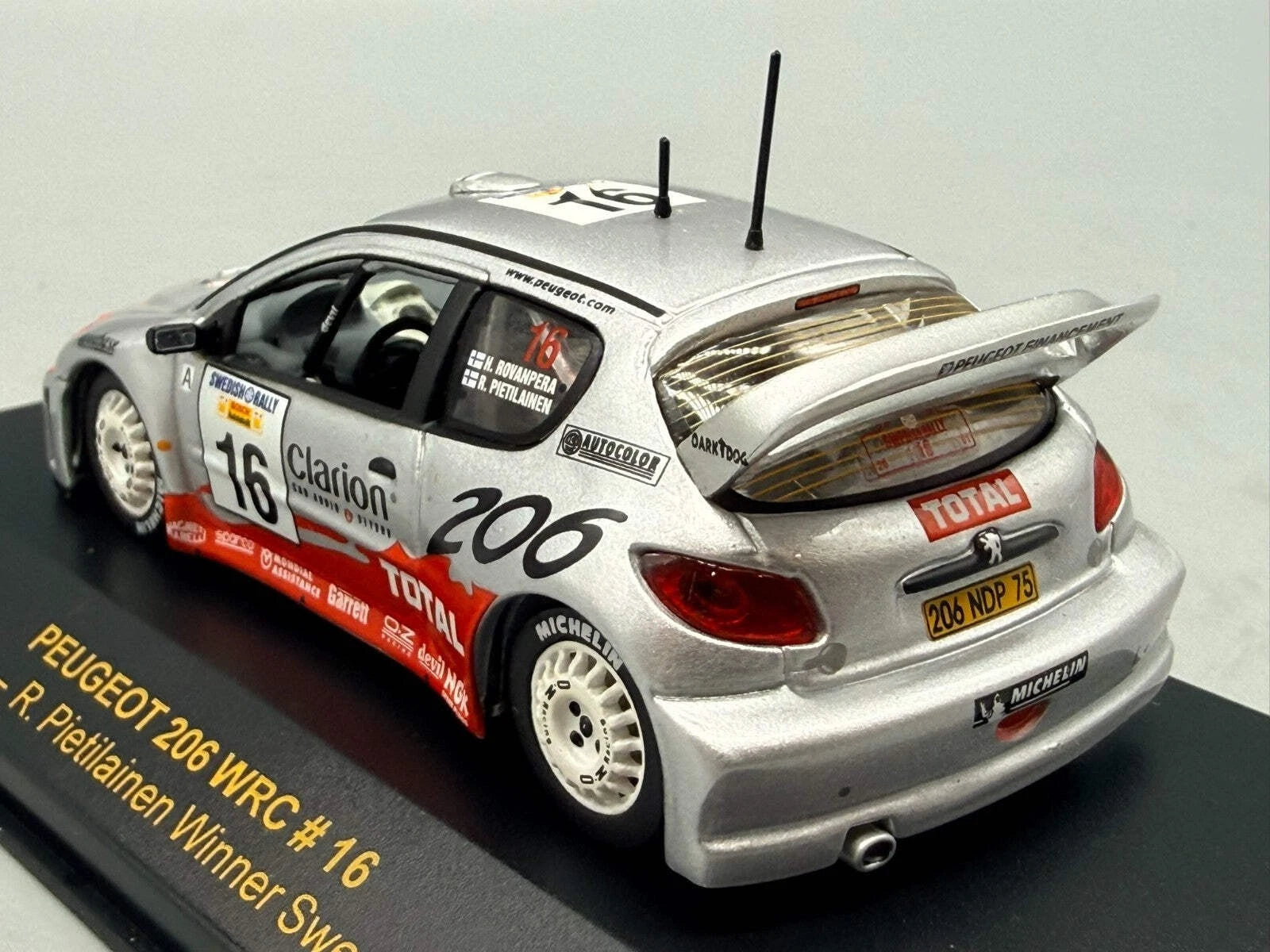 Modellautos 1:43 Ixo Peugeot 206 WRC Winner Catalunya 2001 #16 mit OVP