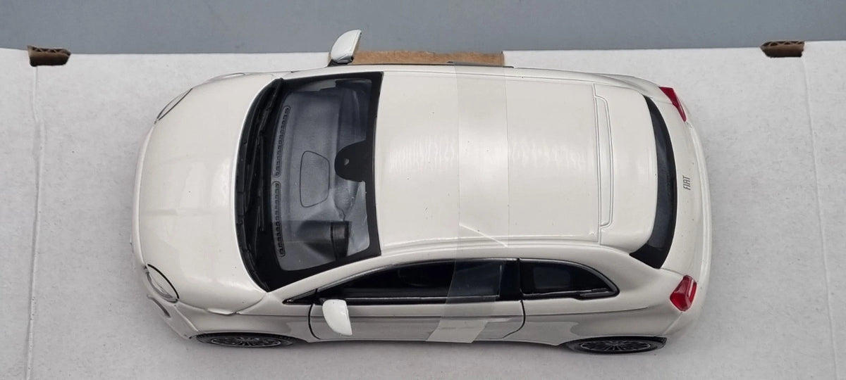 Modellautos 1:24 Bburago Fiat 500e weiß 2023 OVP