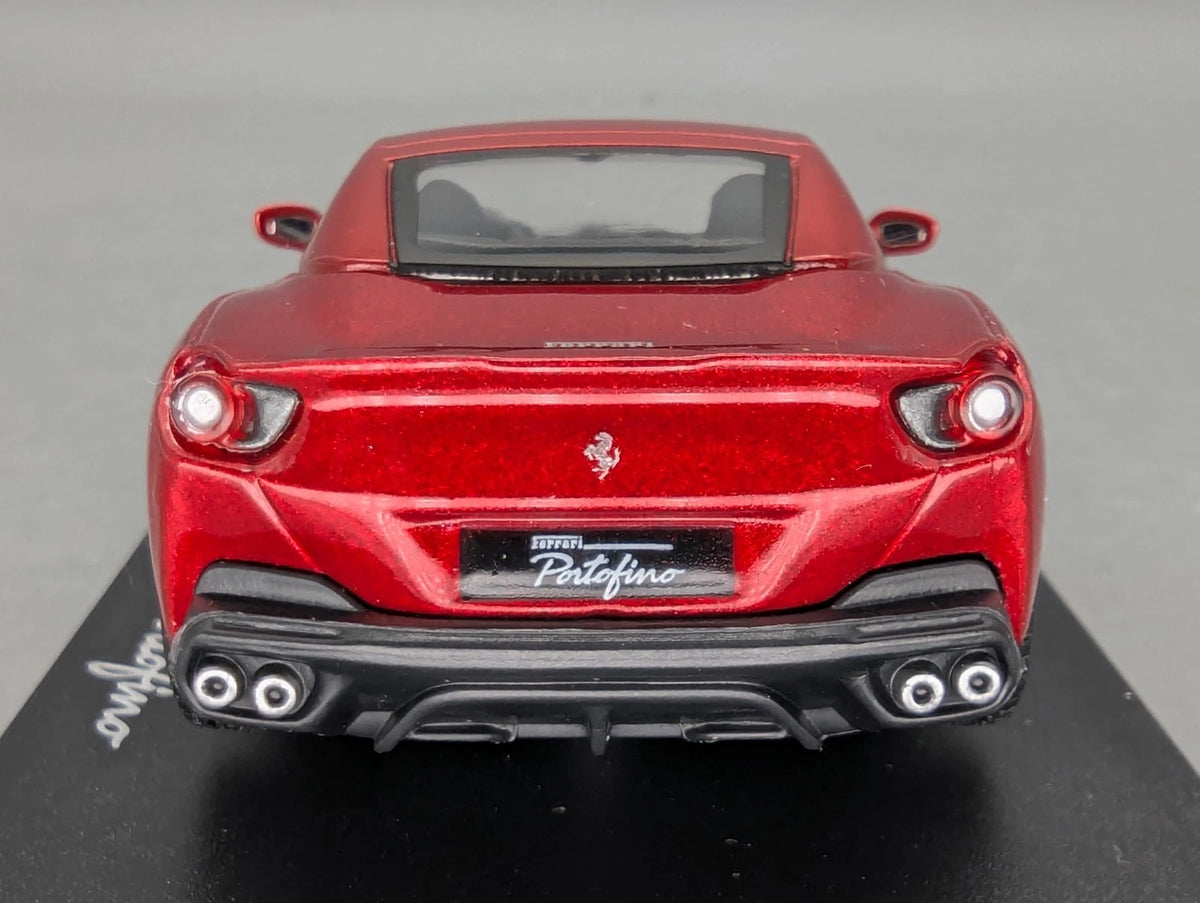 Modellautos 1:43 Bburago Ferrari Portofino Rot Metallic in Vitrine mit OVP