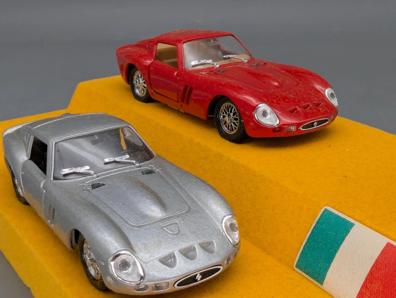 Modellautos 1:43 Solido Ferrari GTO TdF 1963 1964 2-tlg Set #165 #172 mit OVP