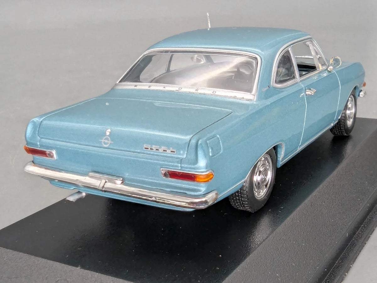 Modellautos 1:43 Minichamps Opel Rekord A Coupe hell Blau Metallic mit OVP