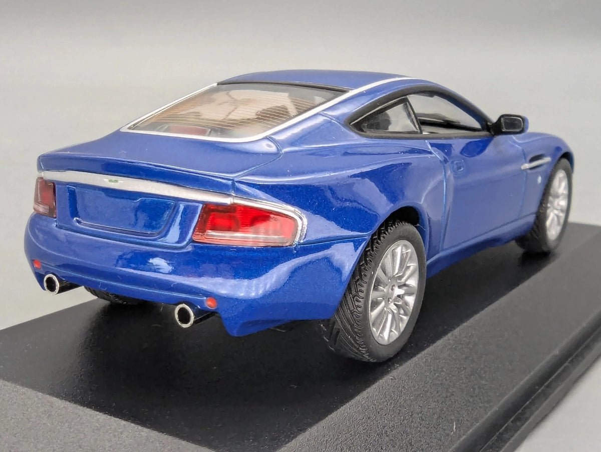 Modellautos 1:43 Minichamps Aston Martin Vanquish 2002 Blau Metallic mit OVP