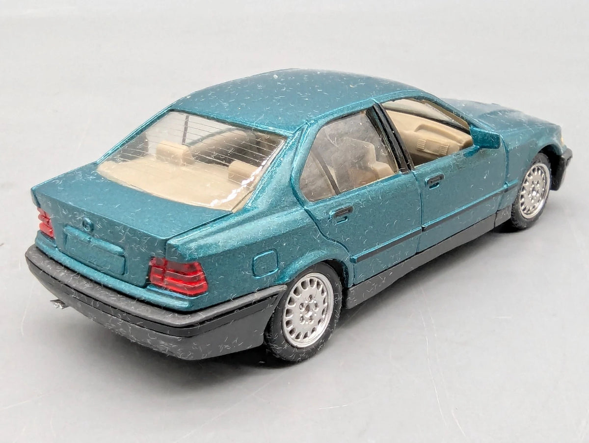 Modellautos 1:43 Solido BMW 325i mit Dealer OVP