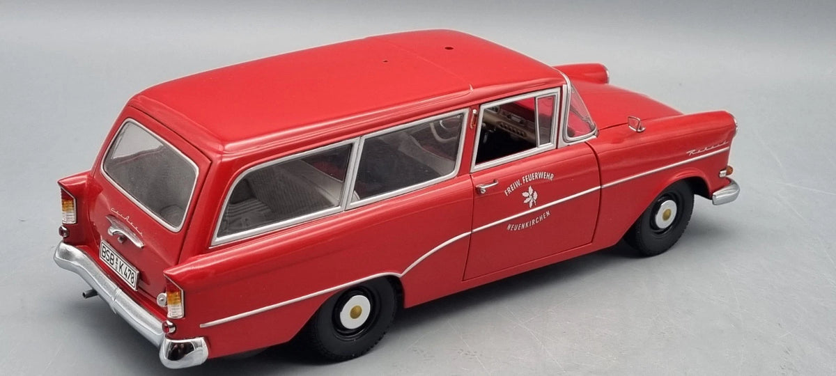 Modellautos 1:18 Minichamps 180 043291 Opel Rekord P1 Caravan Feuerwehr OVP