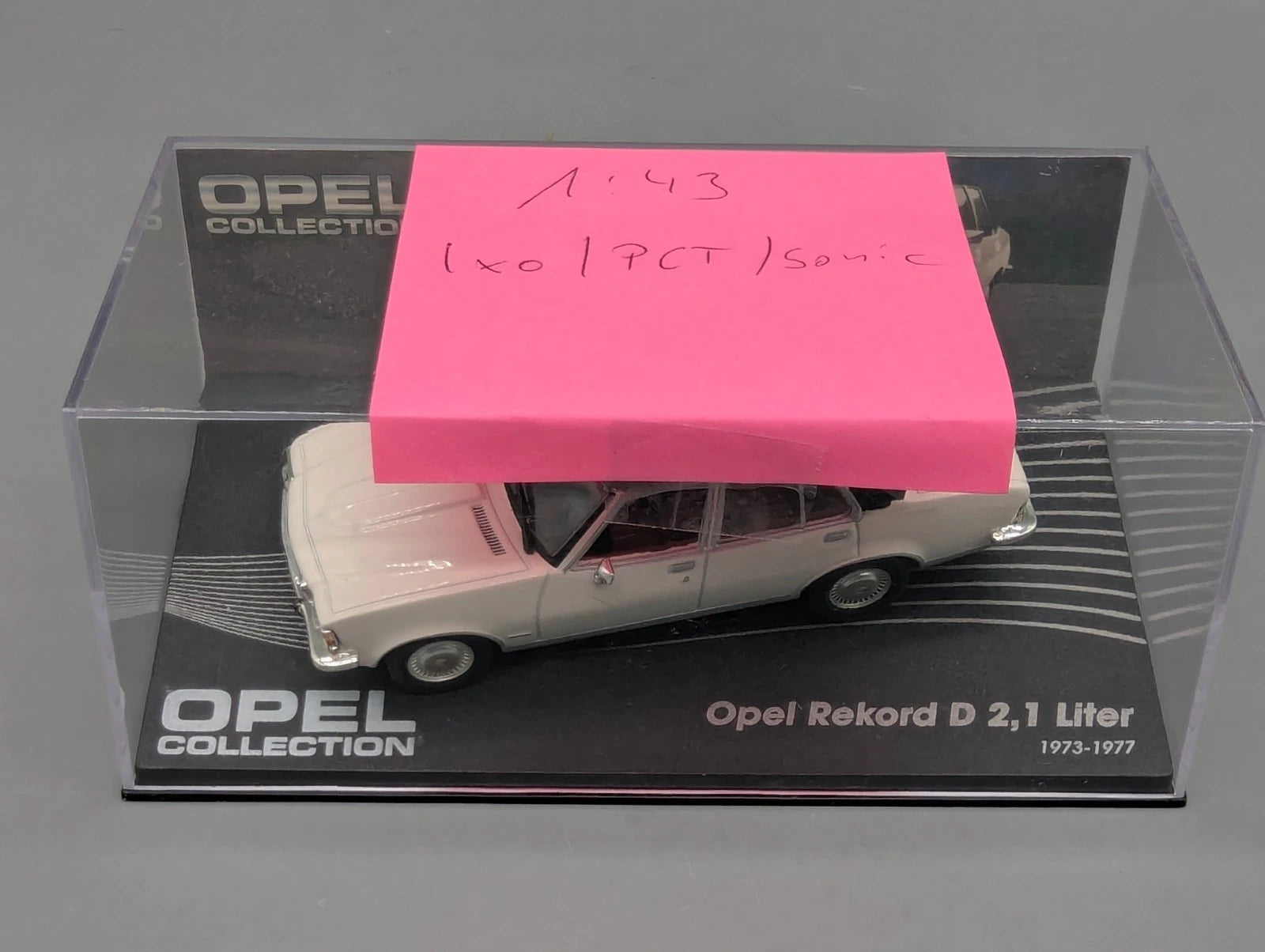 Modellautos 1:43 Ixo für Eaglemoss Opel Collection Rekord D 2,1 Liter Vitrine