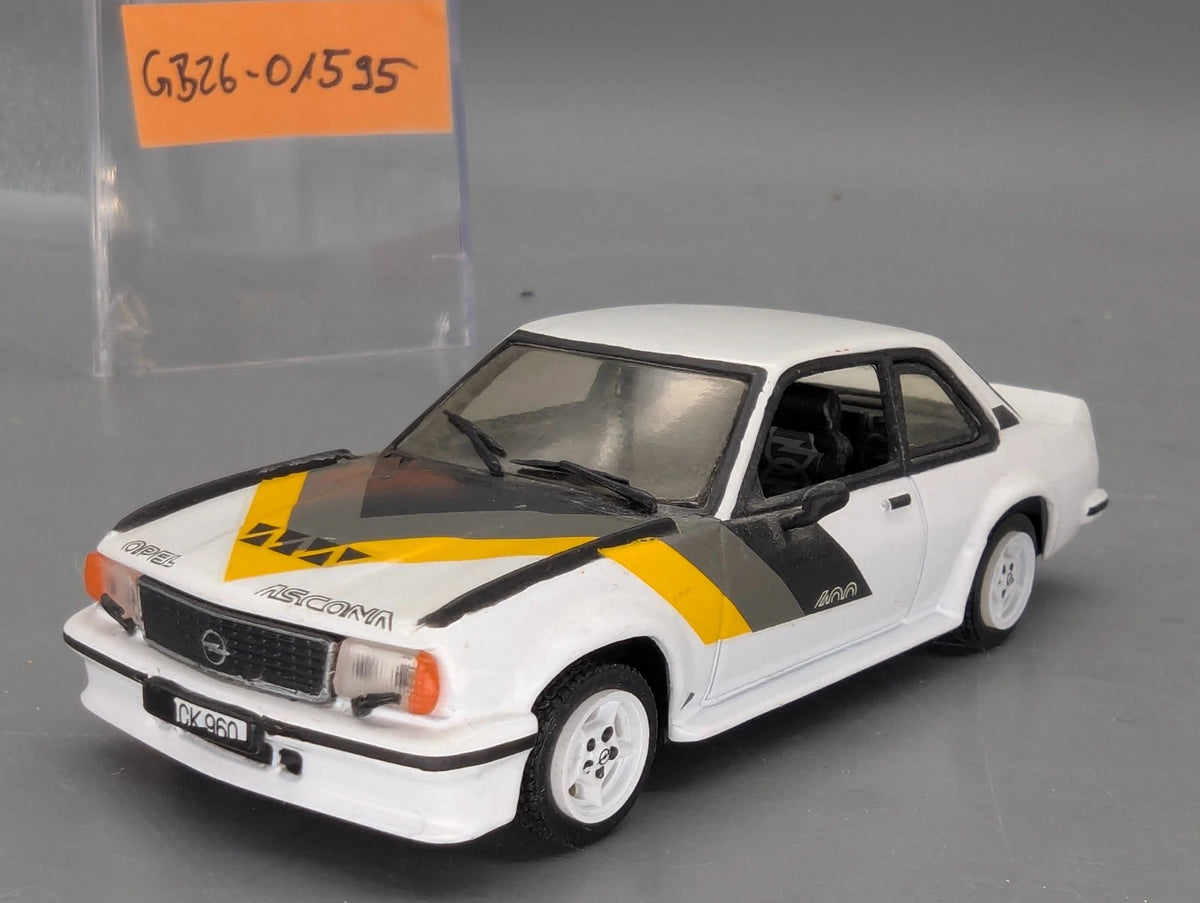 Modellautos 1:43 Vitesse Opel Ascona 400 mit Vitrine