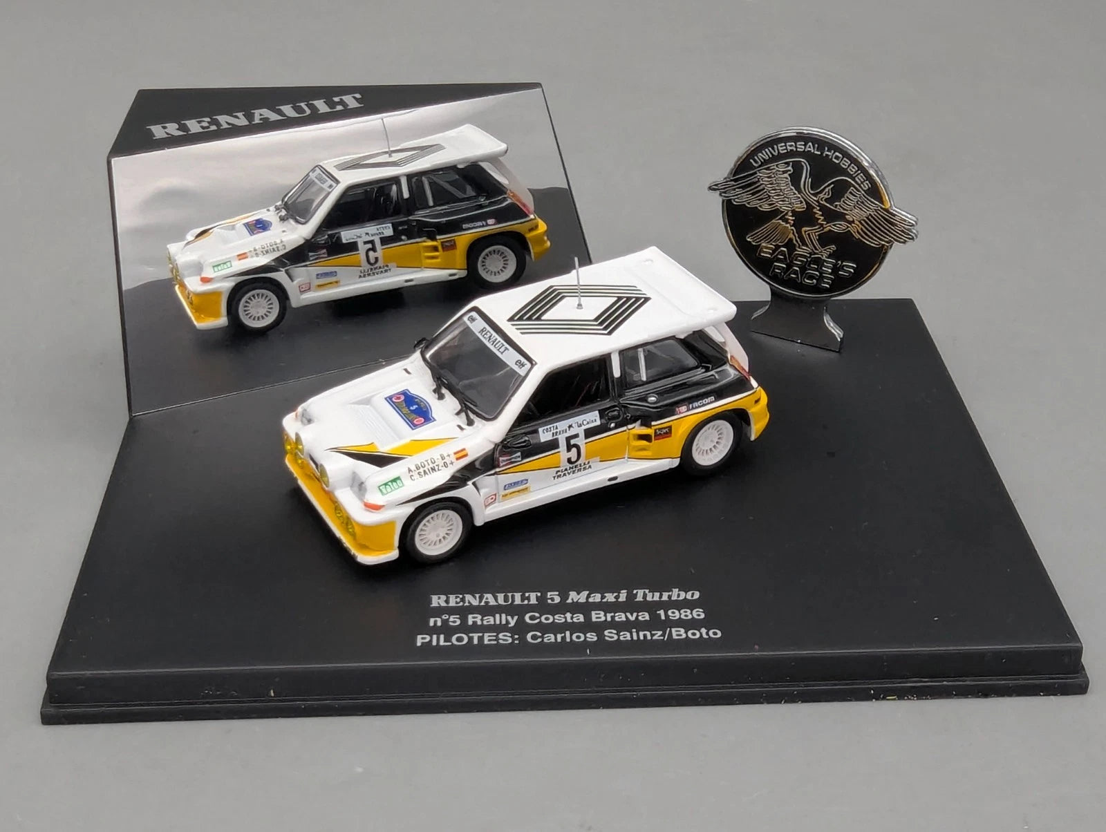 Modellautos 1:43 Universal Hobbies Renault Maxi Turbo 1966 #5 Sainz Boto Vitrine