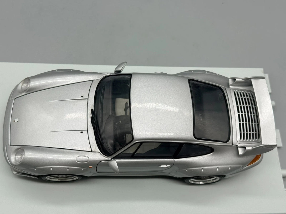 Modellautos 1:18 UT Models Porsche 911 GT2 Silber mit OVP