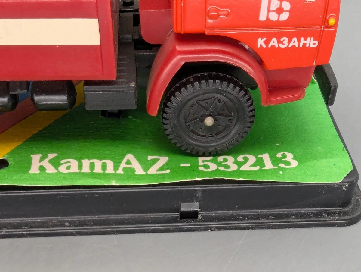 LKW Modelle 1:43 KaMa3 53213 Feuerwehr mit Vitrine