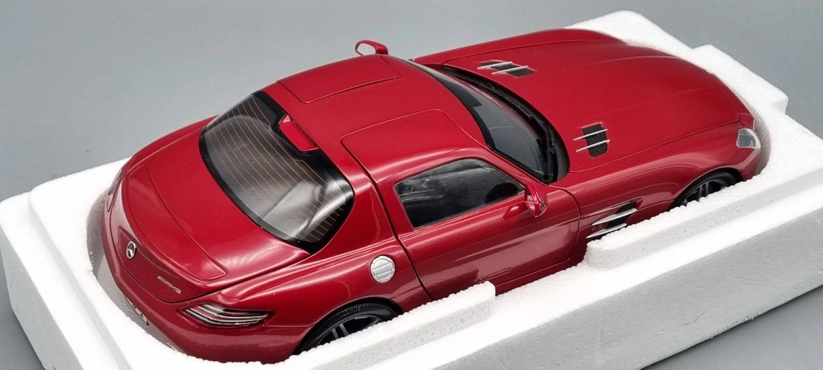 Modellautos 1:18 Minichamps 100 039020 Mercedes-Benz SLS AMG 2010 OVP