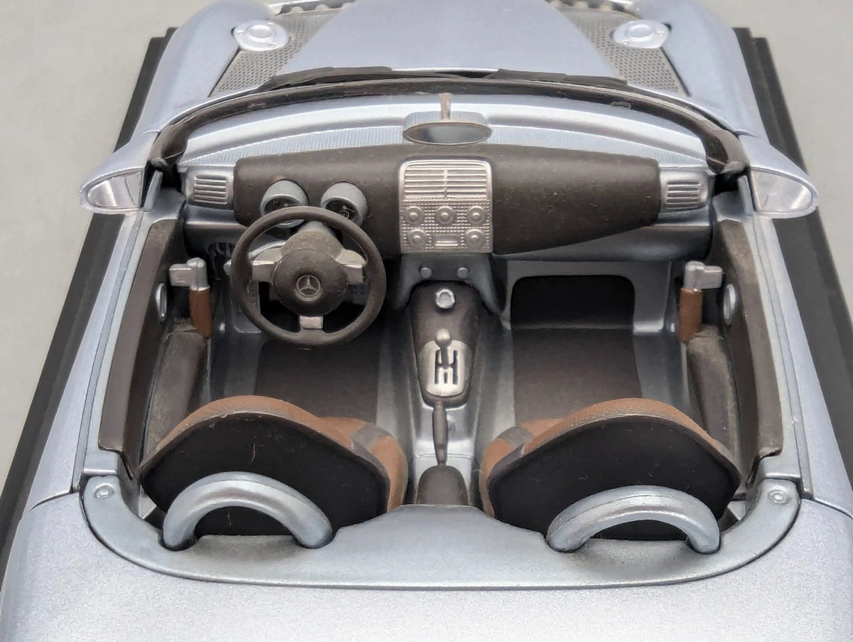 Modellautos 1:18 Gate Mercedes-Benz Vision SLA Hellblau Metallic mit Dealer OVP