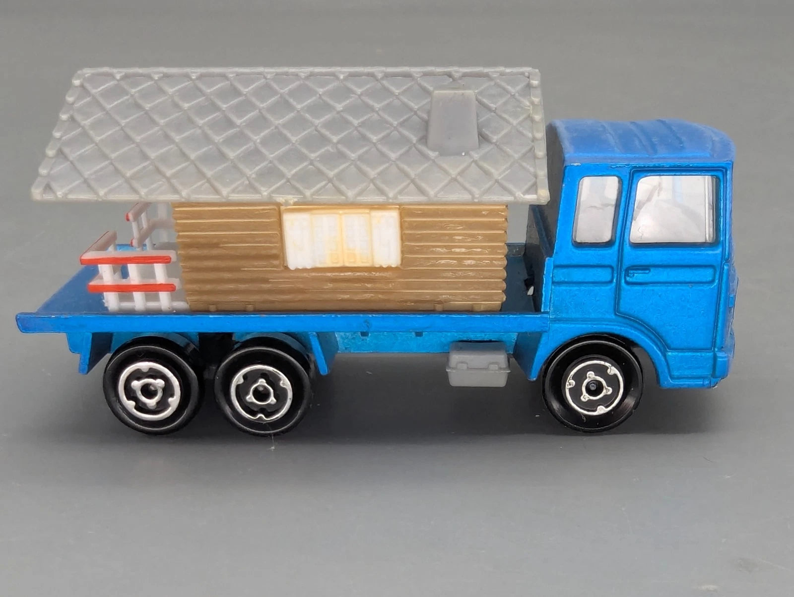Modellautos 1:100 Majorette 236 Saviem Chalet Original Majorette Vitrine