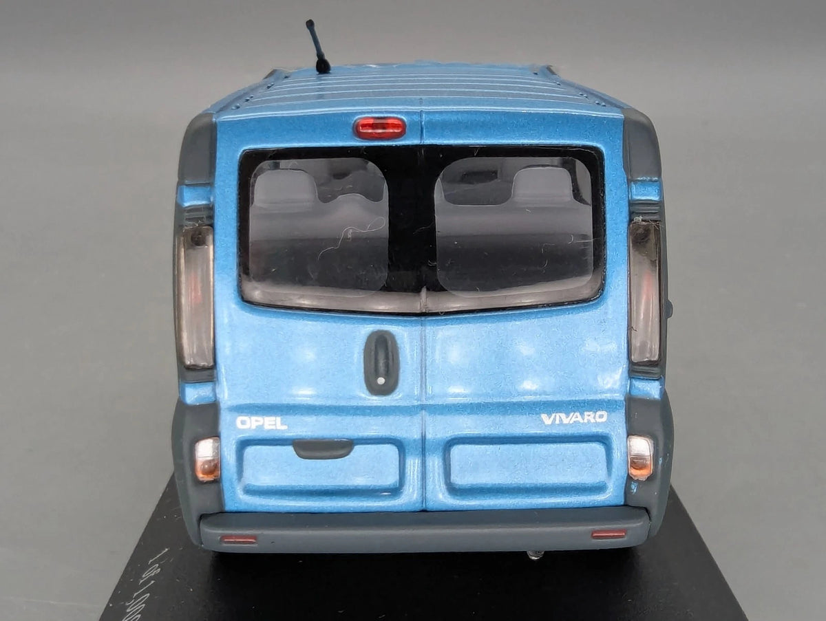 Modellautos 1:43 Minichamps Opel Vivaro Break Breezeblau Blau mit OVP