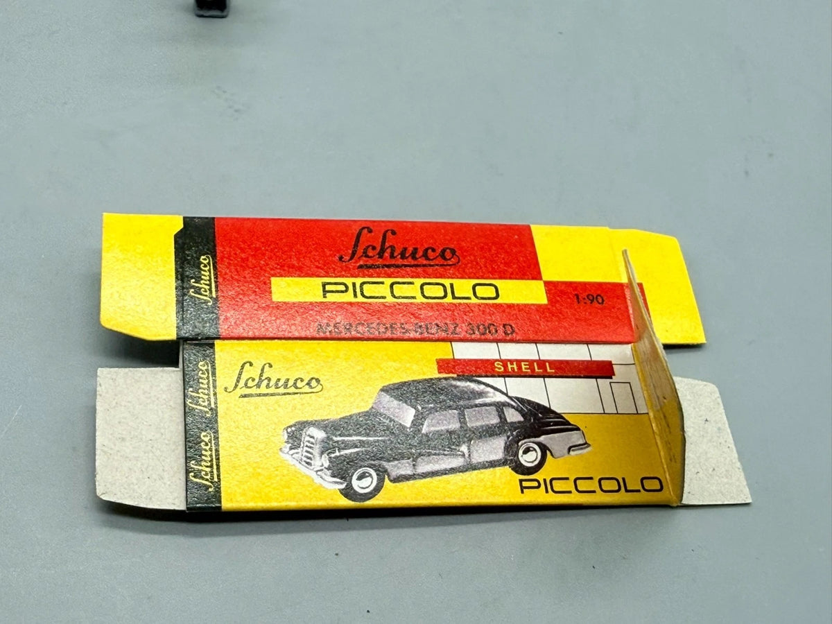 Modellautos 1:90 Schuco Piccolo-2er Set Mercedes-Benz 300D mit Figur in OVP
