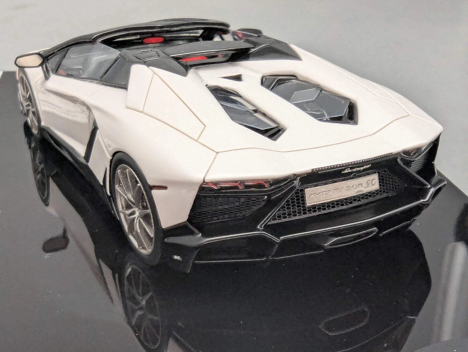 Eidolon Make Up 1:43 Lamborghini Aventador LP720-4 Roadster Engine Set OVP