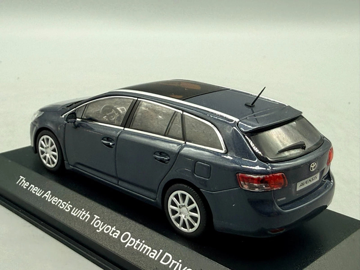 Modellautos 1:43 Minichamps Toyota Aventis mit OVP