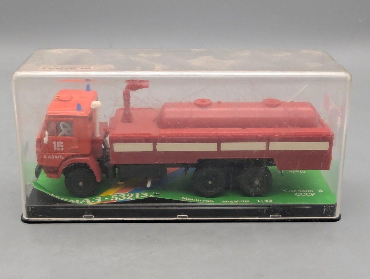 LKW Modelle 1:43 KaMa3 53213 Feuerwehr mit Vitrine