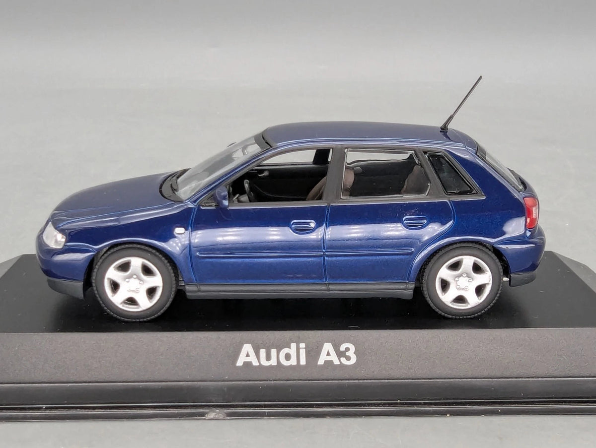Modellautos 1:43 Minichamps Audi A3 Blau Metallic mit Dealer OVP