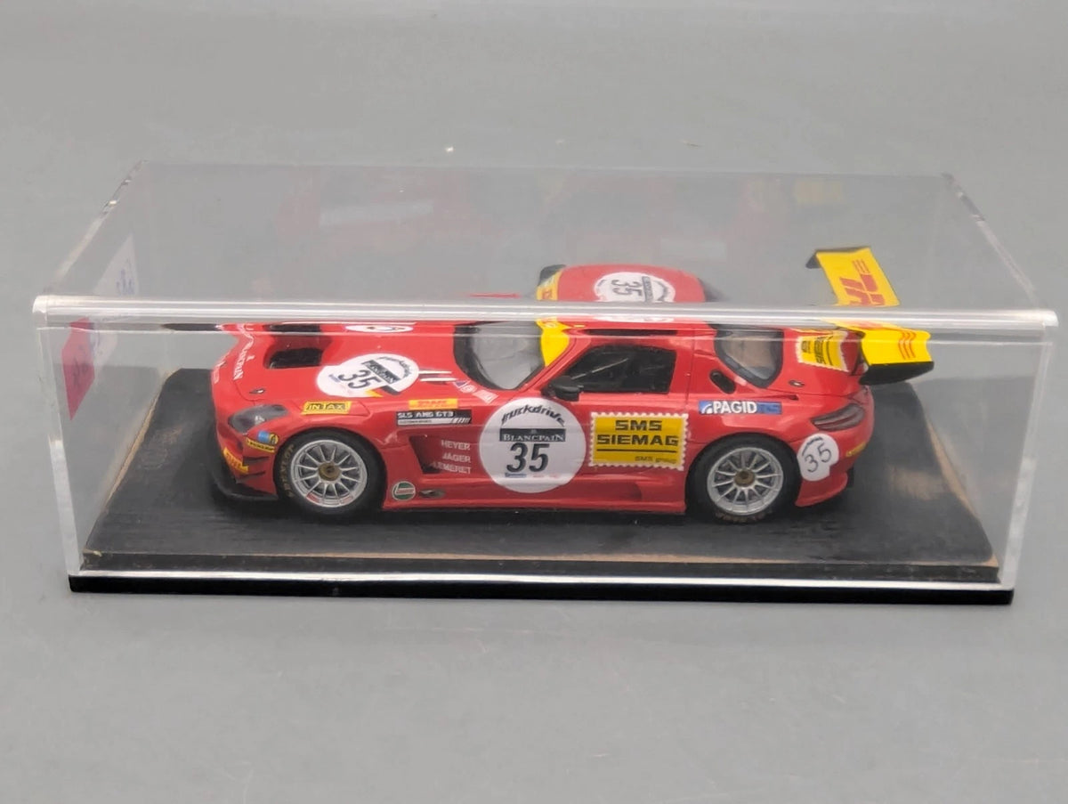 Modellautos 1:43 Spark Mercedes SLS AMG GT3 24h Spa 2011 "Rote Sau" #35 Vitrine