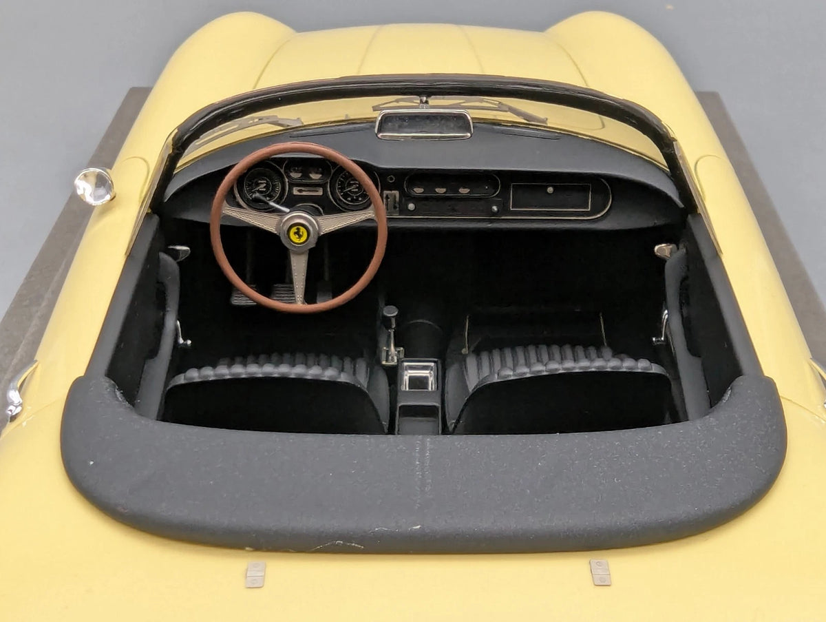 Modellautos 1:18 BBR Ferrari 275 GTS/4 Spider 01/54 Sun Yellow Vitrine und OVP