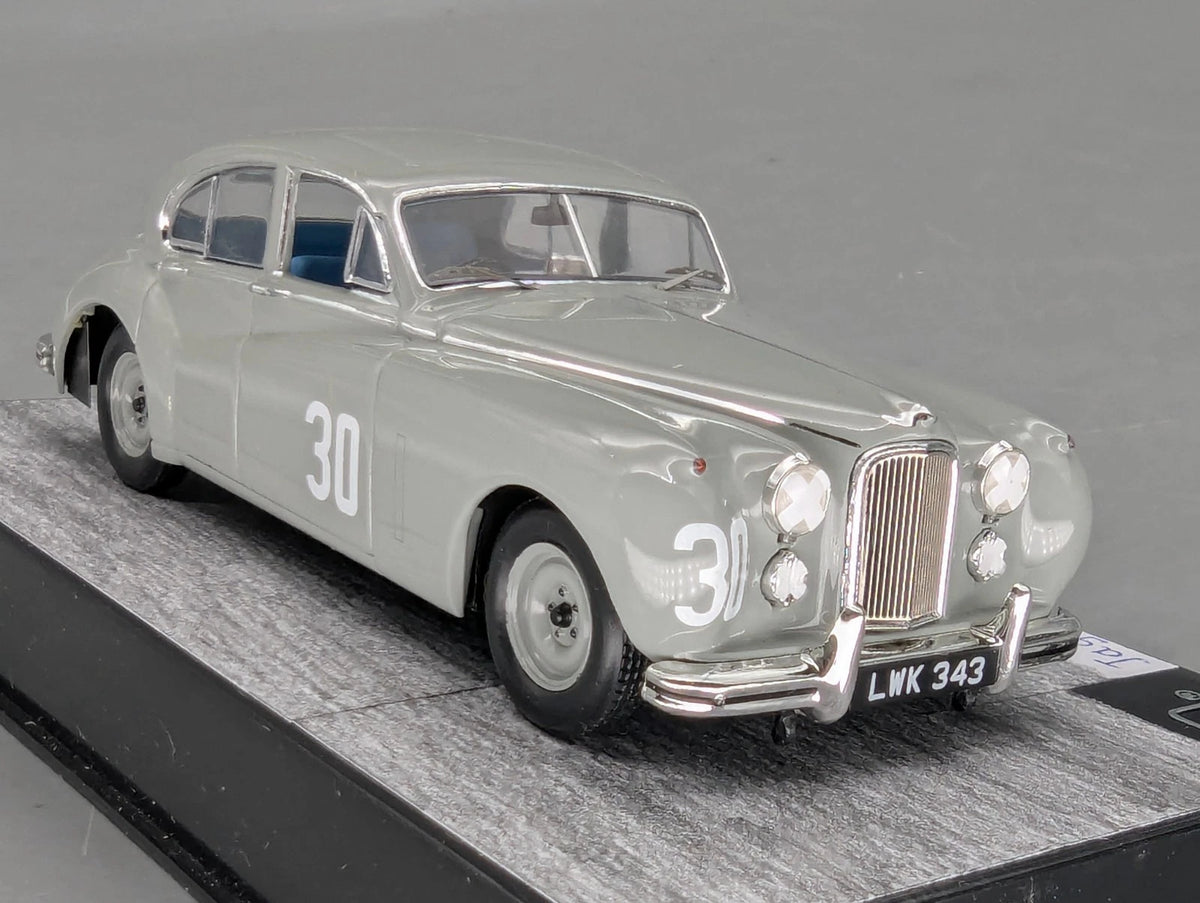 Modellautos 1:43 IXO Jaguar MK VII WINNER Silverstone 1952 #30 St. Moss OVP