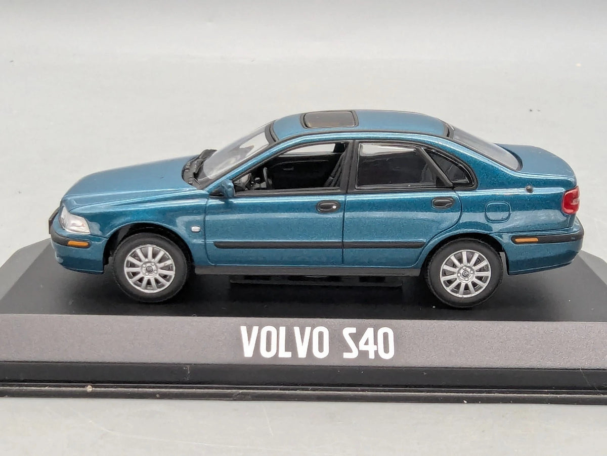 Modellautos 1:43 Minichamps Volvo S40 Lagunengrün mit Dealer OVP
