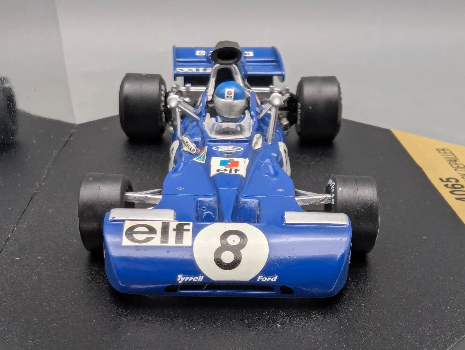Modellautos 1:43 Quartzo Tyrrell 004 French GP 1972 #8 P. Depailler mit Vitrine