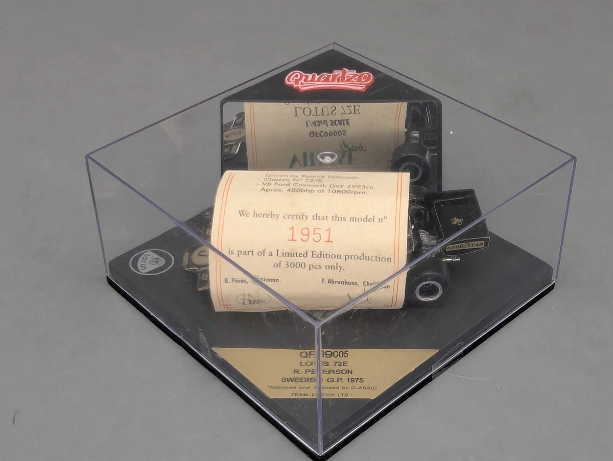 Modellautos 1:43 Quartzo Lotus 72E Schweden GP 1975 #5 R. Peterson mit Vitrine