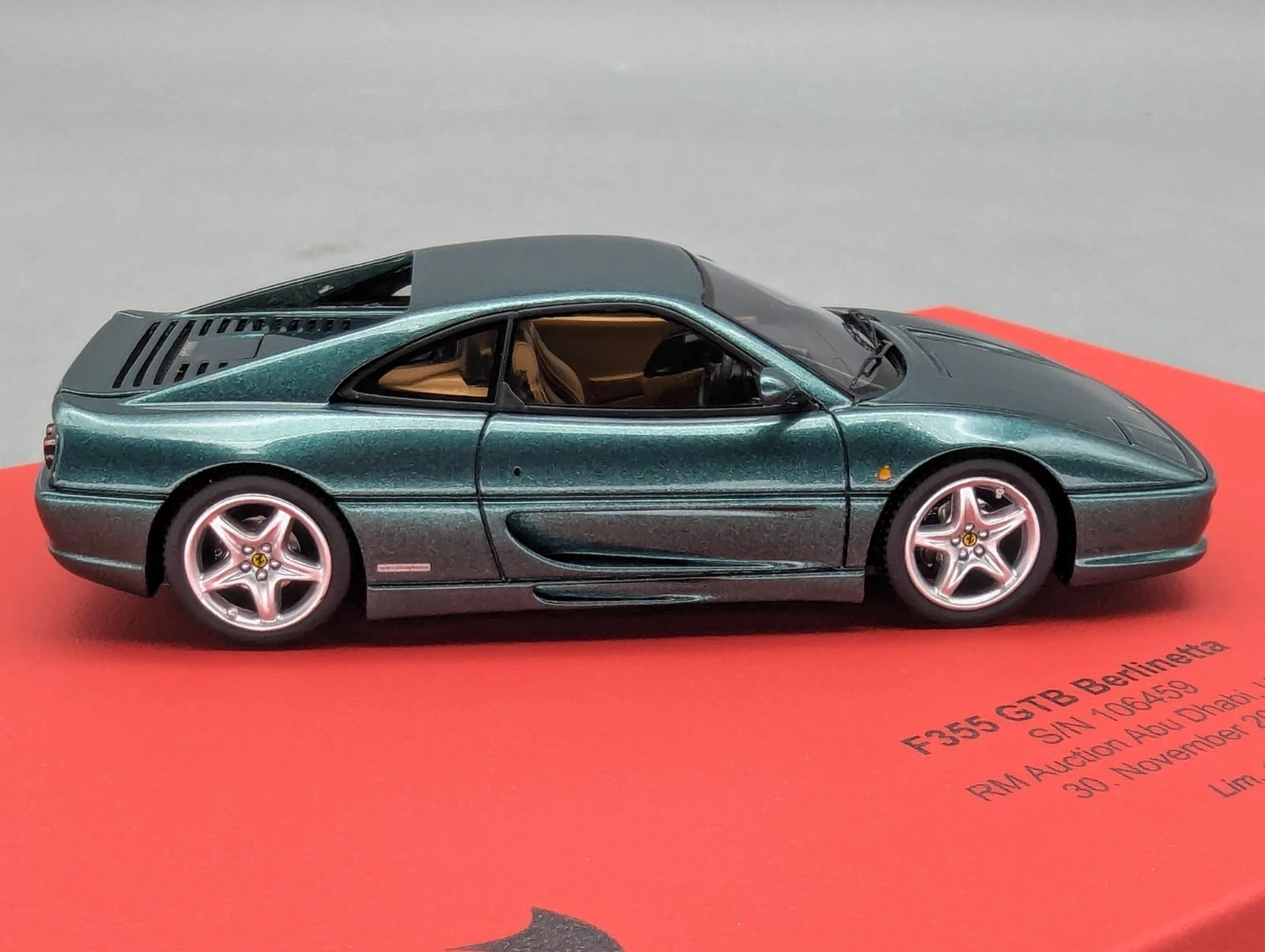 Modellautos 1:43 BBR Ferrari 355 GTB Berlinetta Auction UAE 2019 1/3 in OVP