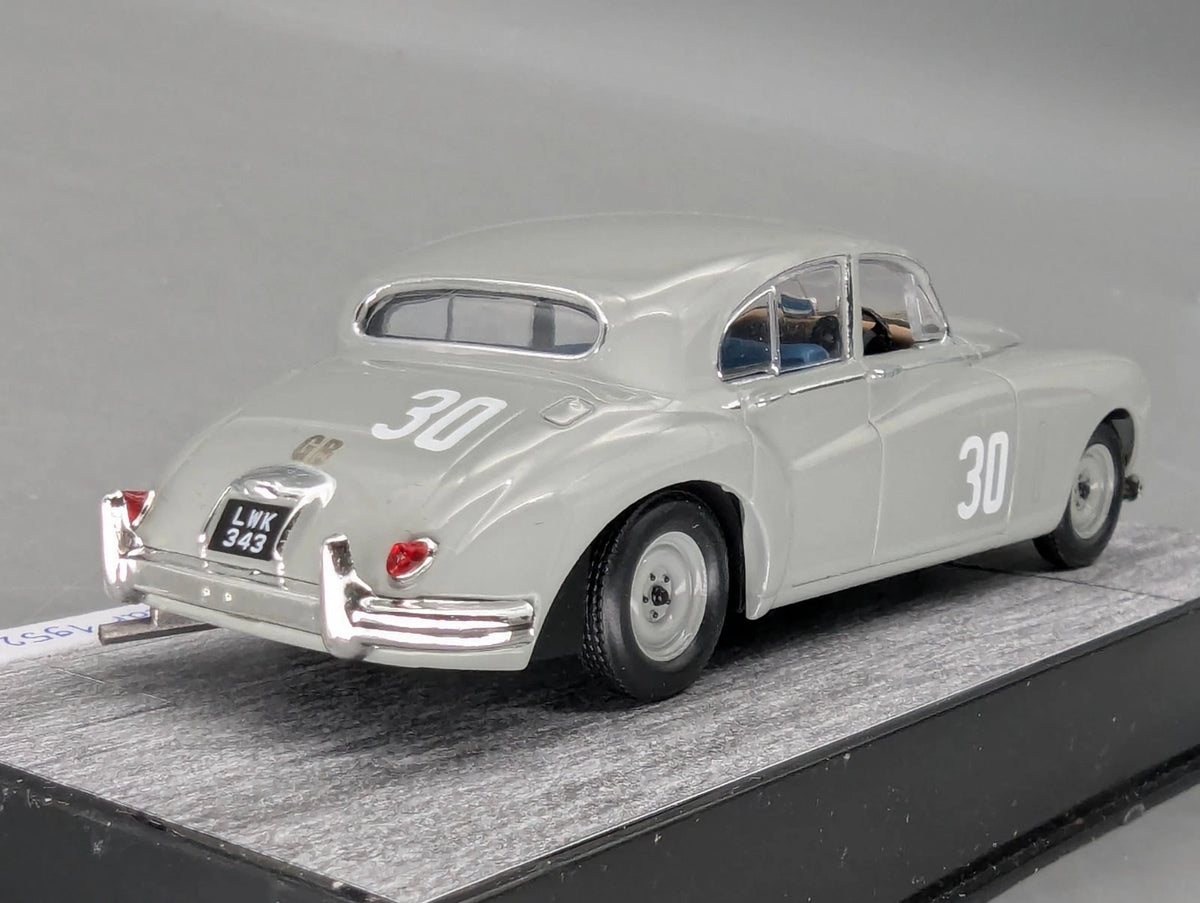 Modellautos 1:43 IXO Jaguar MK VII WINNER Silverstone 1952 #30 St. Moss OVP