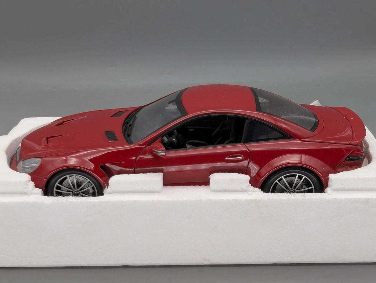 Modellautos 1:18 Minichamps Mercedes Benz SL65 AMG Black Series 2009 Rot OVP